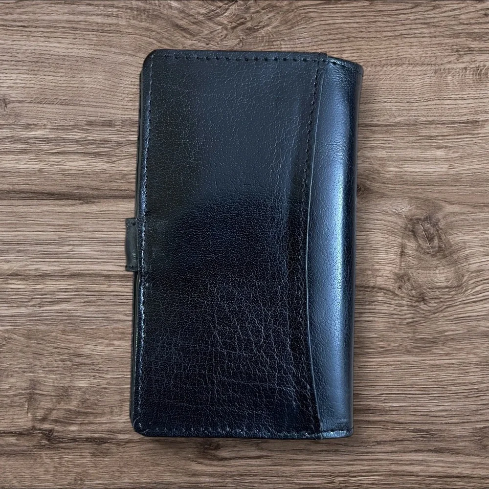 ASHWOOD Black Leather‎ Bilfold Button Closure with RFID technology.